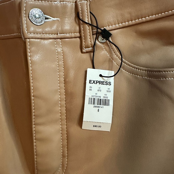 Express - Picture 4 of 6